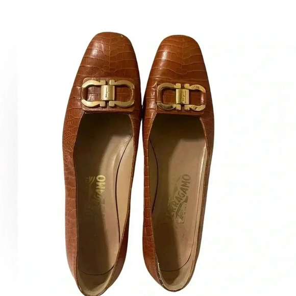 Salvatore Ferragamo Authentic Loafers WOMEN shoes, chic and comfy - Picture 2 of 16